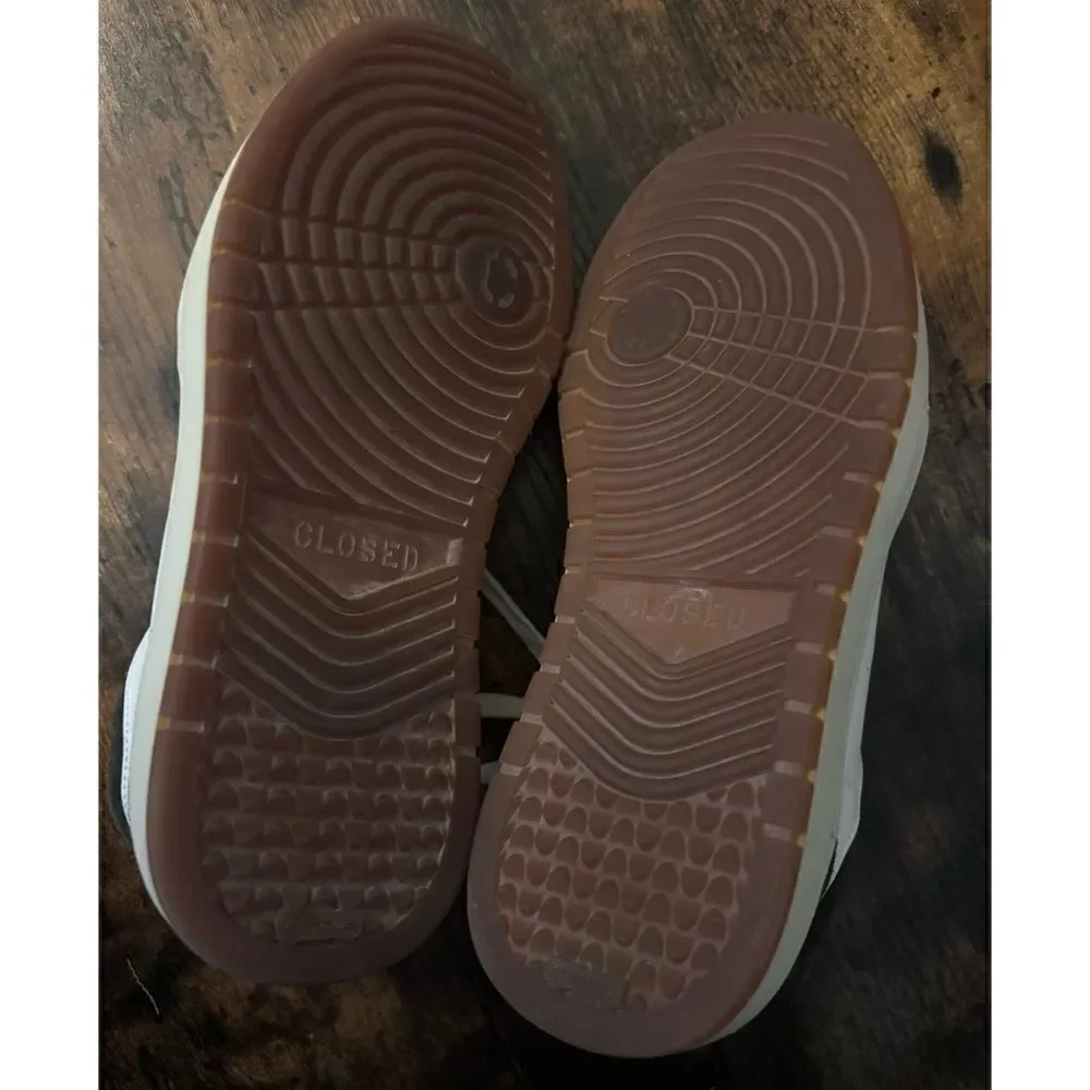 Closed  Sneaker Low Top in Olive Suede / White Size 36